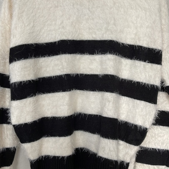 DKNY BLACK AND CREAM STRIPED SWEATER - Picture 3 of 5